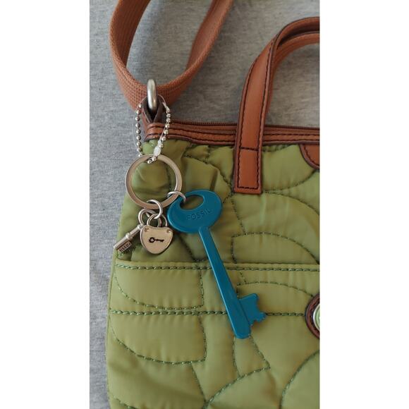 Fossil Crossbody Quilted Textile Cow Hide Leather 2 Keys and Lock Charm Handbag - Picture 2 of 9